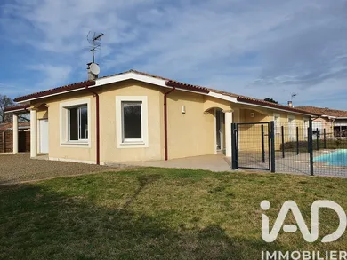 Maison traditionnelle à Saint-Pierre-du-Mont (40280)