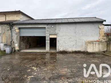 Immeuble à Val de Virvée (33240)