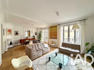 Apartment in Paris (75015)