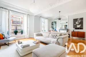 Apartment in Courbevoie (92400)