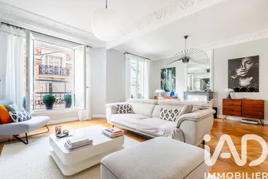 Apartment in Courbevoie (92400)