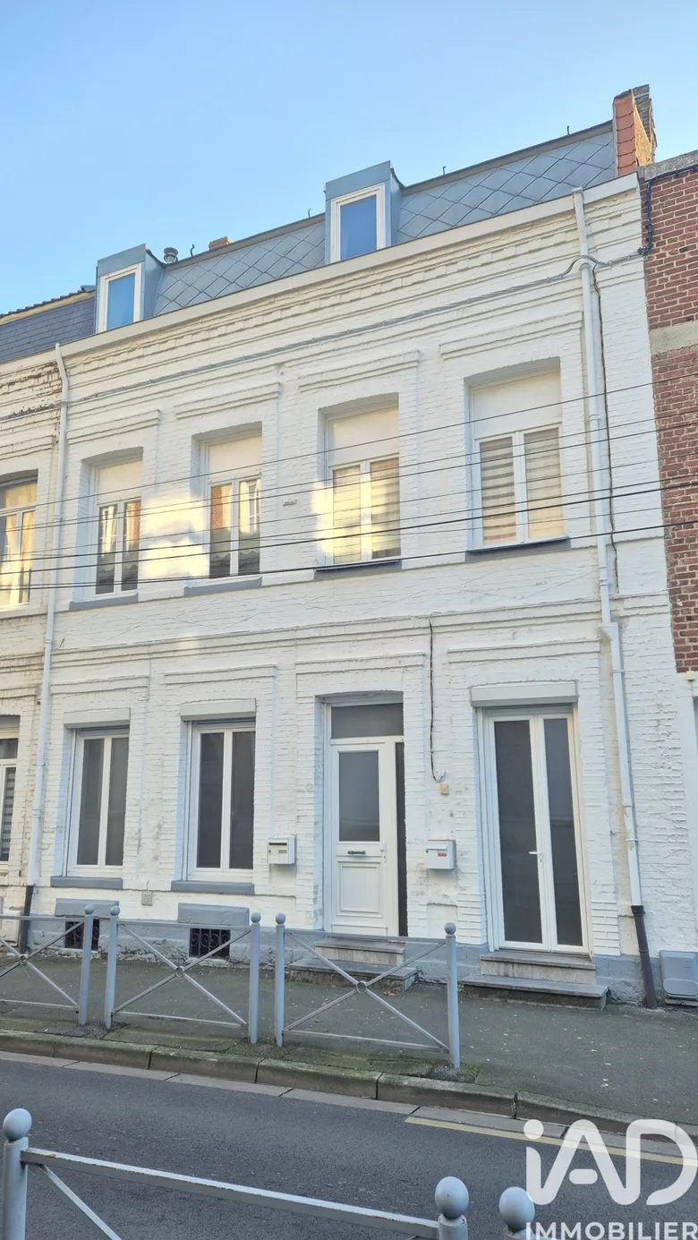 Maison 8 pièces 198 m² · à Saint-Amand-les-Eaux · 198 m² · 275 000 €