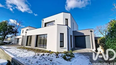 Architectural house in Saint-Nazaire (44600)