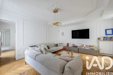 Apartment in Paris (75016)