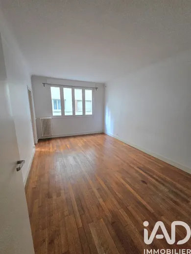 Apartment in Paris (75015)
