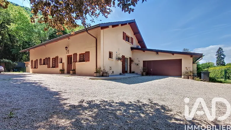 Maison 9 pièces 313 m² · à Monnetier-Mornex · 313 m² · 924 000 €