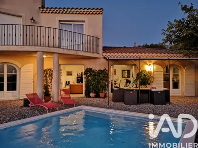 Architectural house in Villeneuve-lès-Avignon (30400)