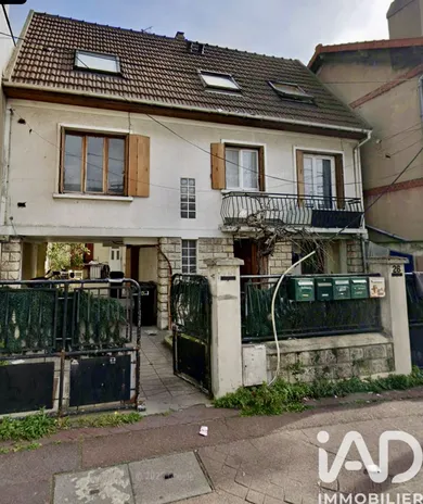 Building in La Courneuve (93120)