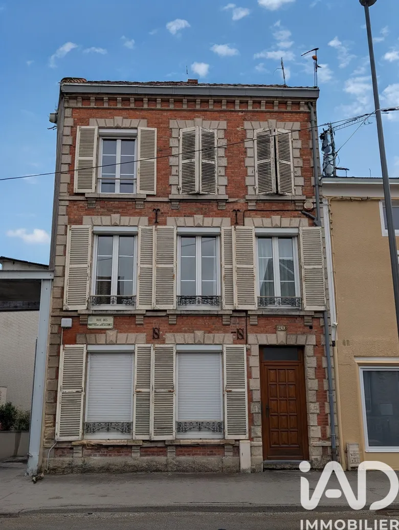 Maison 8 pièces 217 m² · à Châlons-en-Champagne · 217 m² · 210 000 €