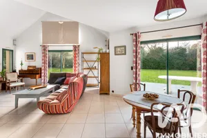 Architectural house in La Chapelle-sur-Erdre (44240)