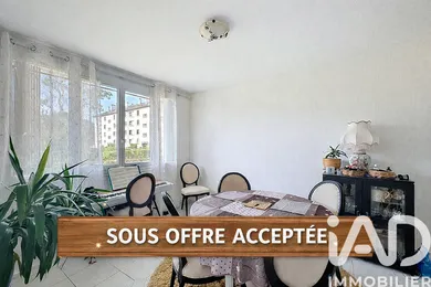 Apartment in Le Mesnil-le-Roi (78600)