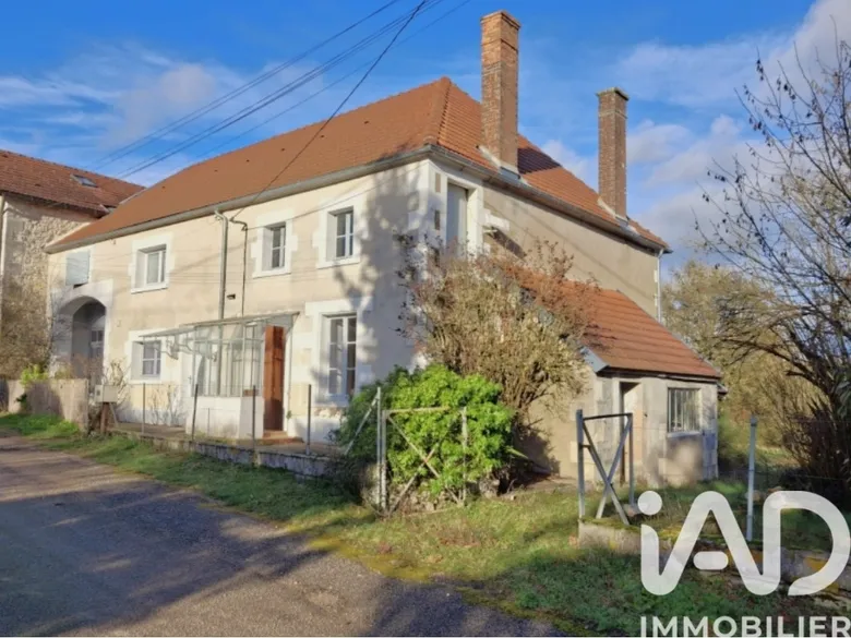 Maison 5 pièces 133 m² · à Dampierre-sous-Bouhy · 133 m² · 119 000 €