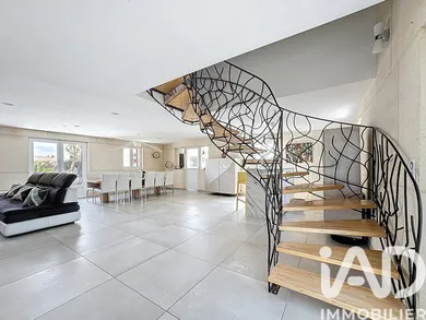 Architectural house in Caux (34720)