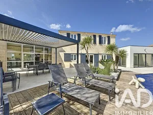 Architectural house in Caux (34720)