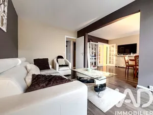 Apartment in Plaisir (78370)