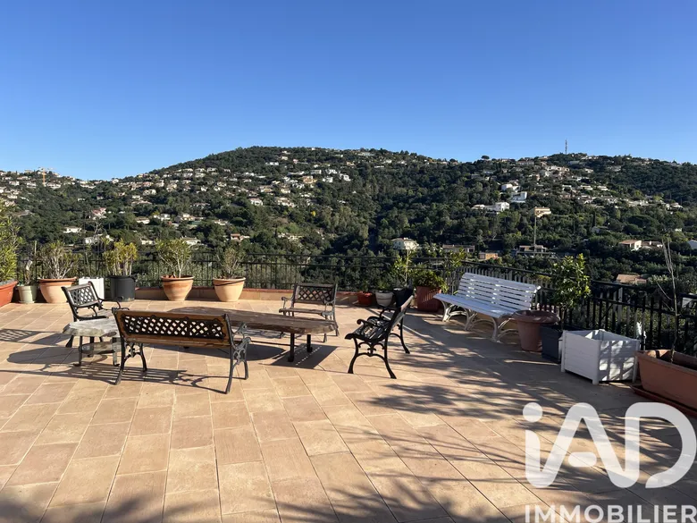 Maison 9 pièces 188 m² · à Roquebrune-sur-Argens · 188 m² · 840 000 €