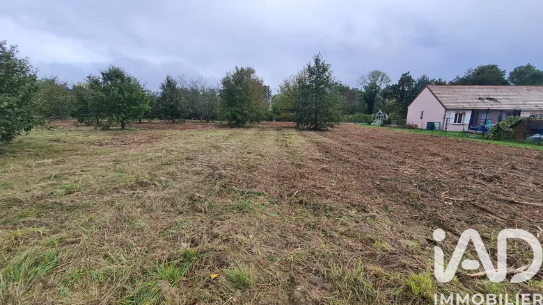 Terrain 1055 m² · à Coudroy · 23 000 €