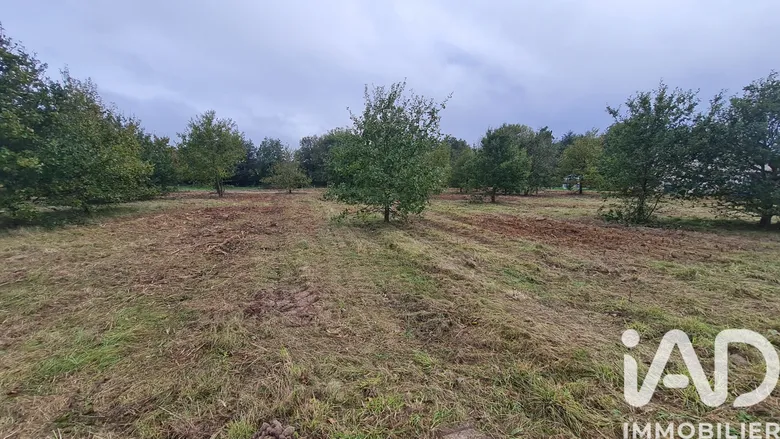 Terrain 1057 m² · à Coudroy · 23 000 €