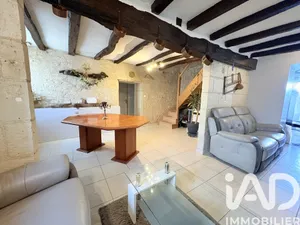 Maison de village à Saint-Cyr-en-Bourg (49260)