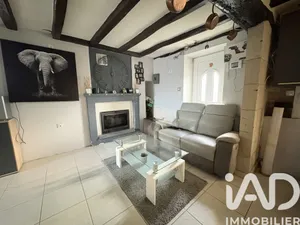 Maison de village à Saint-Cyr-en-Bourg (49260)