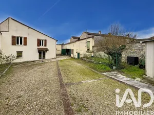 House in Douzat (16290)