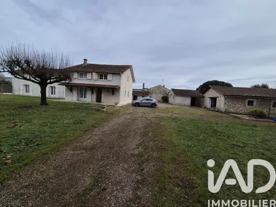 House in La Rochefoucauld (16110)
