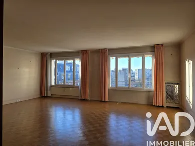 Apartment in Paris (75016)