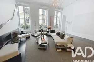 Apartment in Paris (75006)