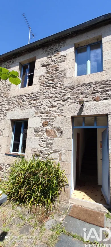 Building in Tréguier (22220)