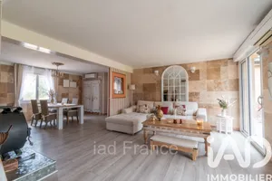 Maison traditionnelle à Fontenay-Mauvoisin (78200)