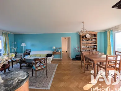 Apartment in Le Chesnay (78150)