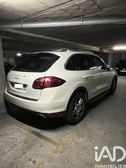 Parking à Paris (75018)