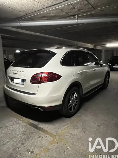 Parking à Paris (75018)