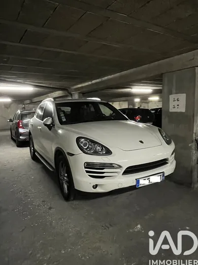 Parking à Paris (75018)