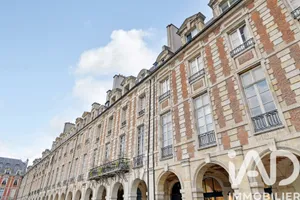 Apartment in Paris (75004)