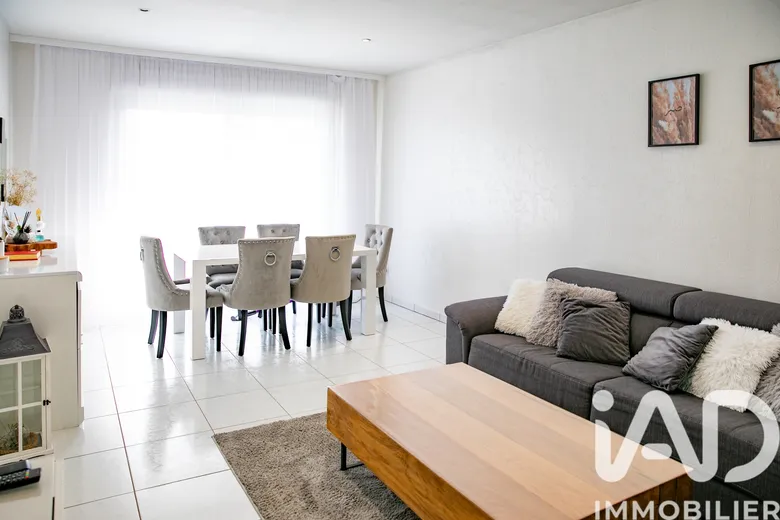 Immeuble 200 m² · à Fagnières · 200 m² · 284 990 €