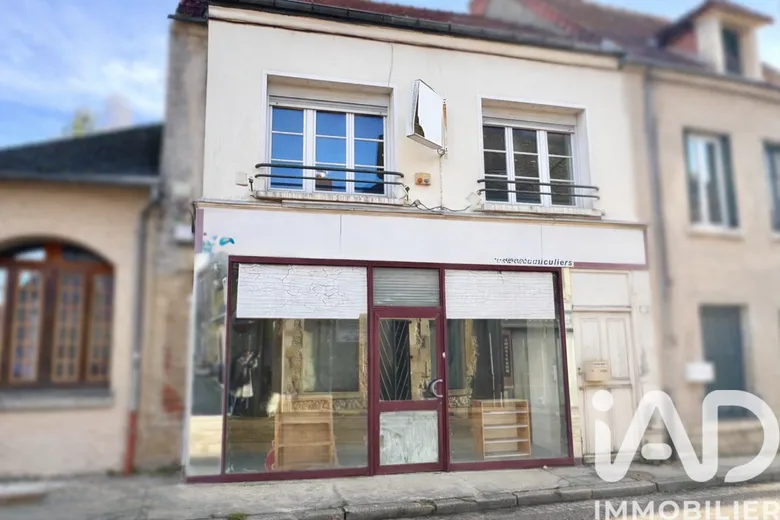 Immeuble 98 m² · à Donzy · 98 m² · 62 000 €