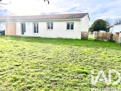 Townhouse in Sainte-Eulalie (33560)