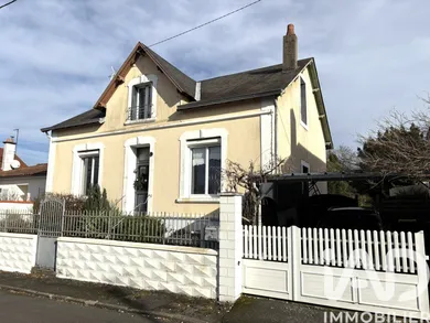 Townhouse in Parthenay (79200)
