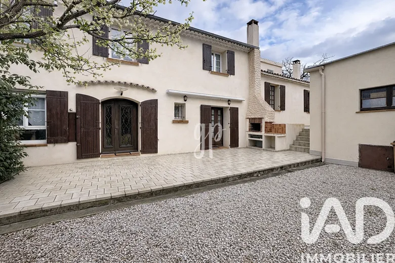Maison 15 pièces 194 m² · à Taillades · 194 m² · 365 900 €