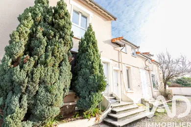 Studio à Sainte-Geneviève-des-Bois (91700)