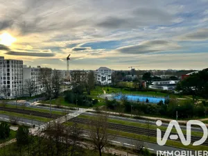 Apartment in Bordeaux (33300)