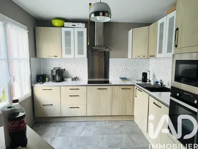 Detached house in Salon (10700)