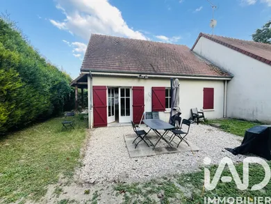 Detached house in Salon (10700)
