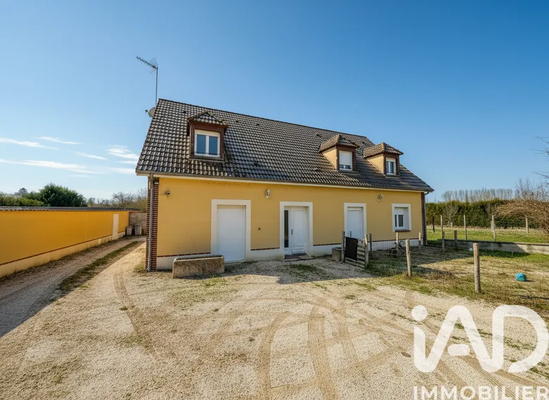 Maison 8 pièces 223 m² · à Champlay · 223,2 m² · 239 000 €