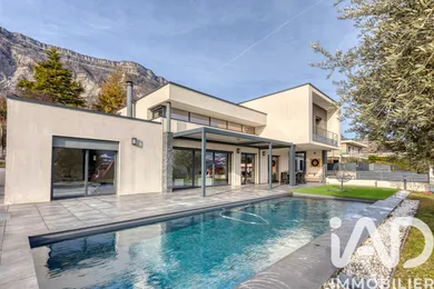 Architectural house in Saint-Ismier (38330)