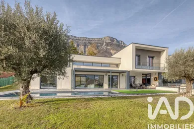 Maison d'architecte à Saint-Ismier (38330)