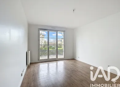 Apartment in Saint-Pierre-du-Perray (91280)