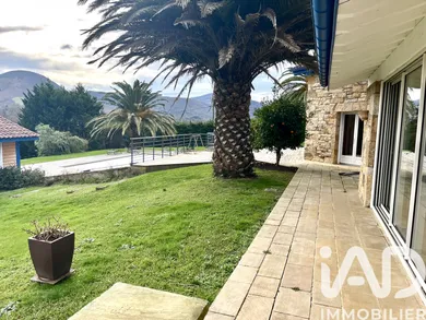 Architectural house in Urrugne (64122)