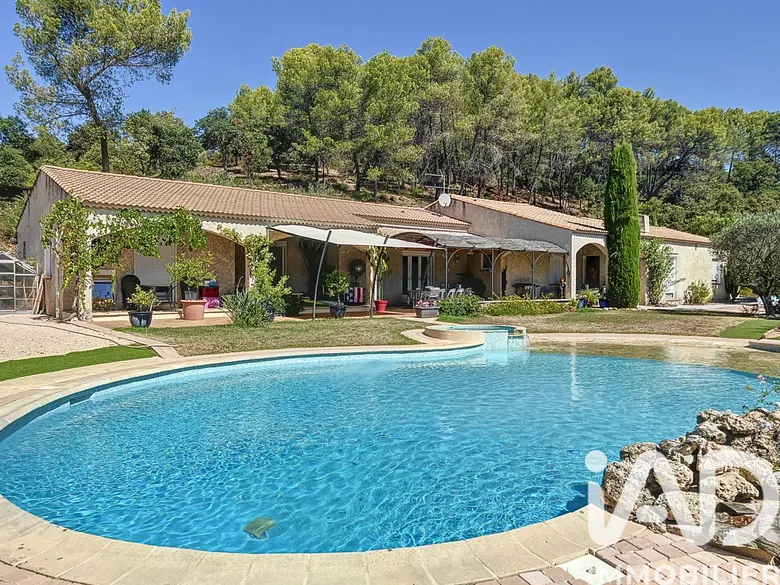 Maison 7 pièces 215 m² · à Pierrefeu-du-Var · 215 m² · 999 000 €